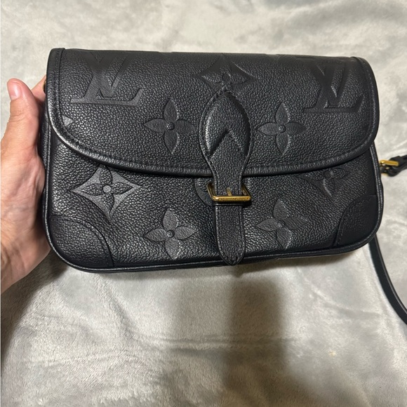 Louise Vuitton Diane Black Shoulder Bag - Picture 1 of 12